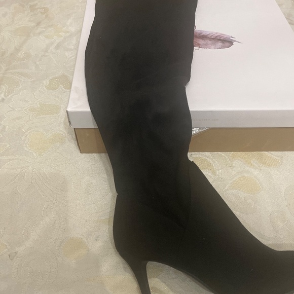 Boots - Picture 4 of 6